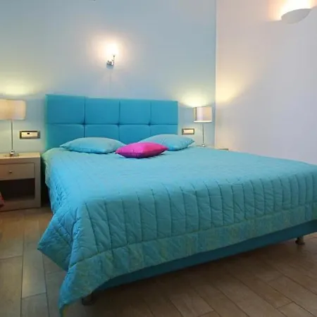 Efharis Guest house